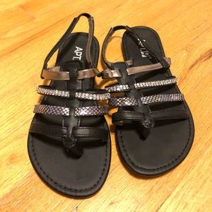 BLACK SANDALS